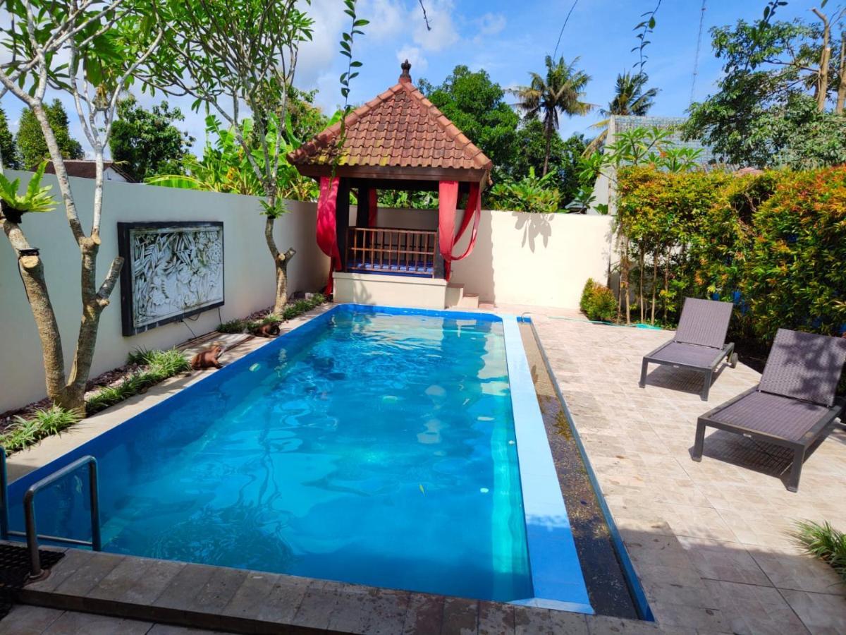 Rosseno Villa Yogyakarta Exterior photo