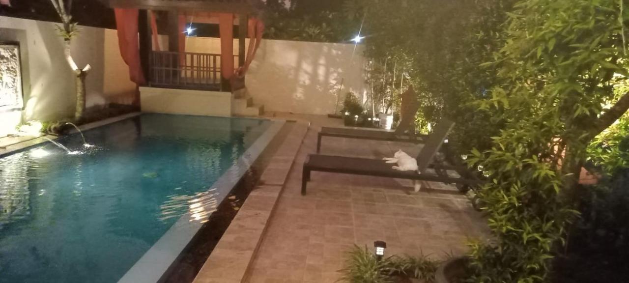 Rosseno Villa Yogyakarta Exterior photo