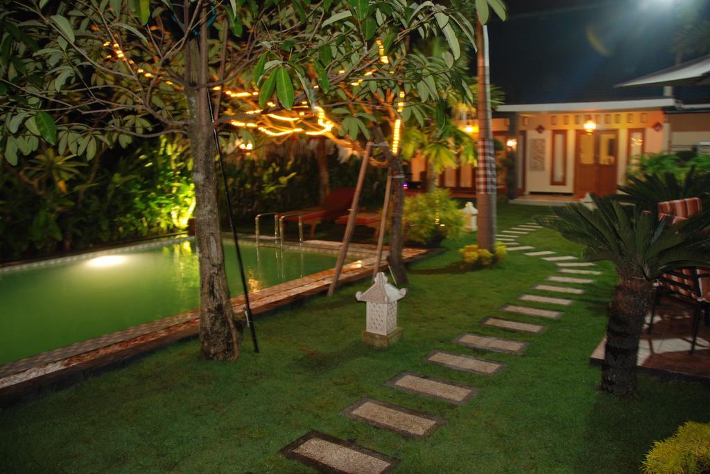 Rosseno Villa Yogyakarta Exterior photo