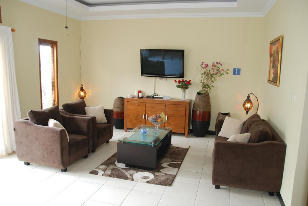 Rosseno Villa Yogyakarta Exterior photo